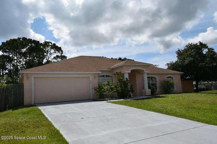 999 Carver Road SE, Palm Bay, FL 32909