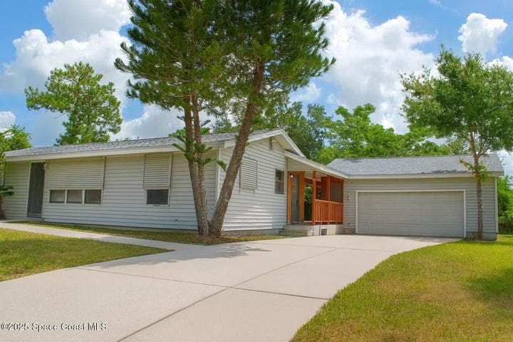 581 Borraclough Avenue, Palm Bay, FL 32907