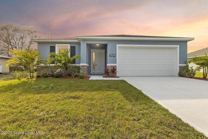 460 Grenadier Avenue NW, Palm Bay, FL 32907