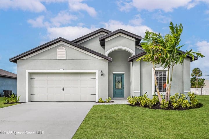 472 Oldenberg Street SW, Palm Bay, FL 32908