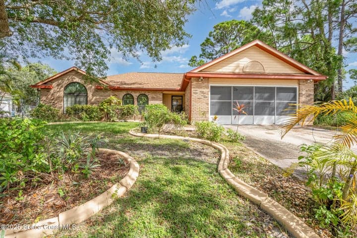 915 Elmont Street NW, Palm Bay, FL 32907