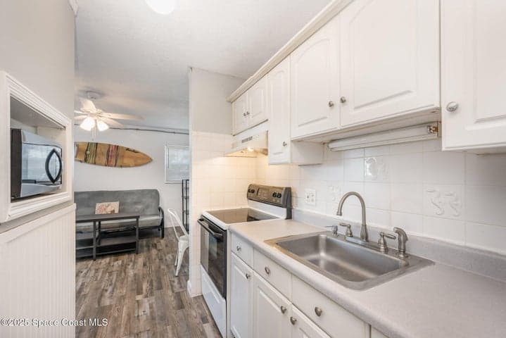 390 W Cocoa Beach Causeway #11-2, Cocoa Beach, FL 32931 — photo 4