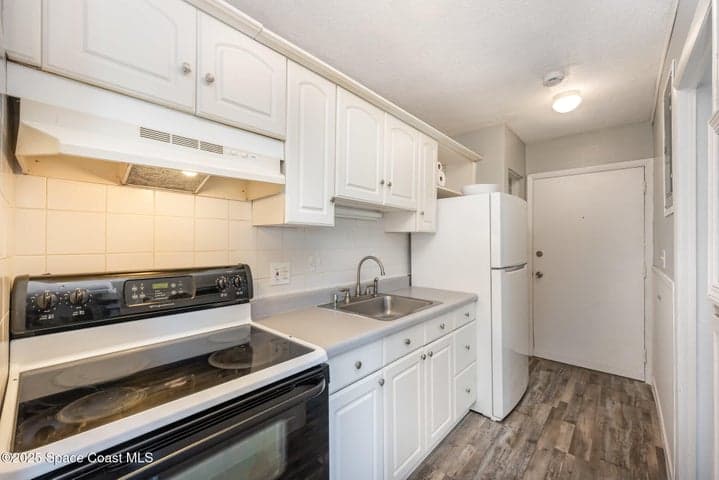 390 W Cocoa Beach Causeway #11-2, Cocoa Beach, FL 32931 — photo 9