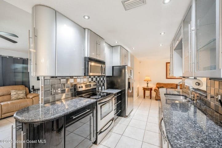 220 Cinnamon Lake Circle, Melbourne, FL 32901 — photo 6