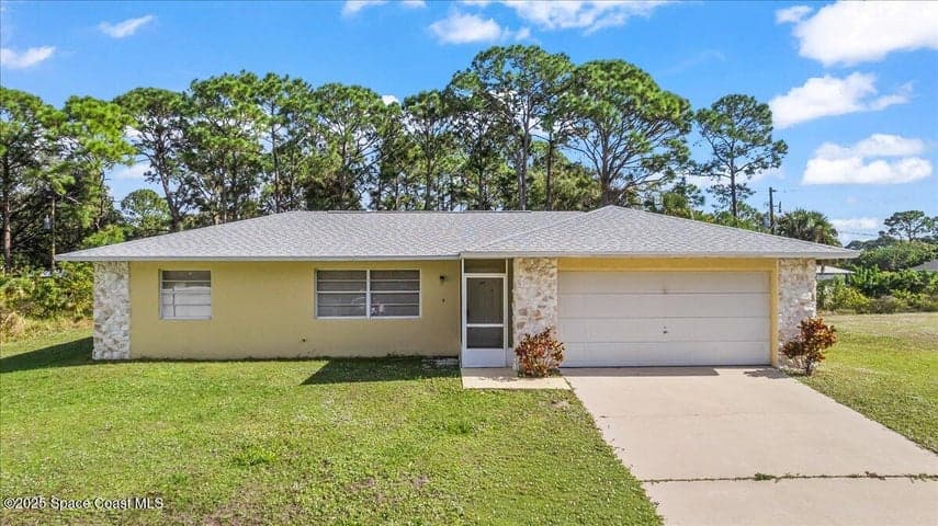 1421 Grand Court NW, Palm Bay, FL 32907