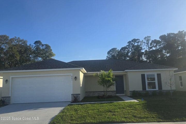 961 SW Richmond Circle SW, Palm Bay, FL 32908