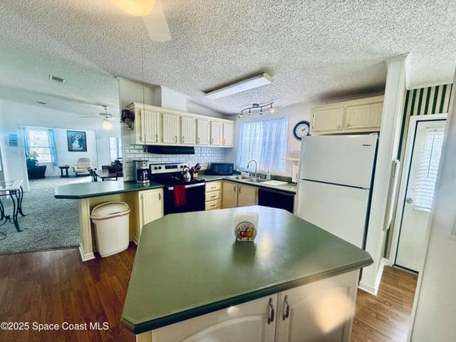 2399 Coconut Palm Drive NE, Palm Bay, FL 32905 — photo 10