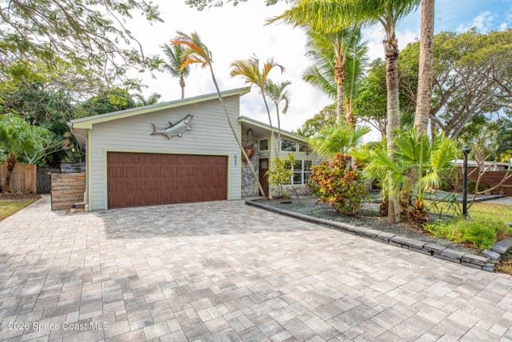 331 Avenida Del Sol Avenue, Indialantic, FL 32903