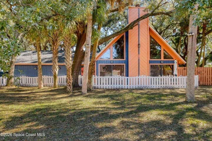 951 Pembroke Avenue NE, Palm Bay, FL 32907