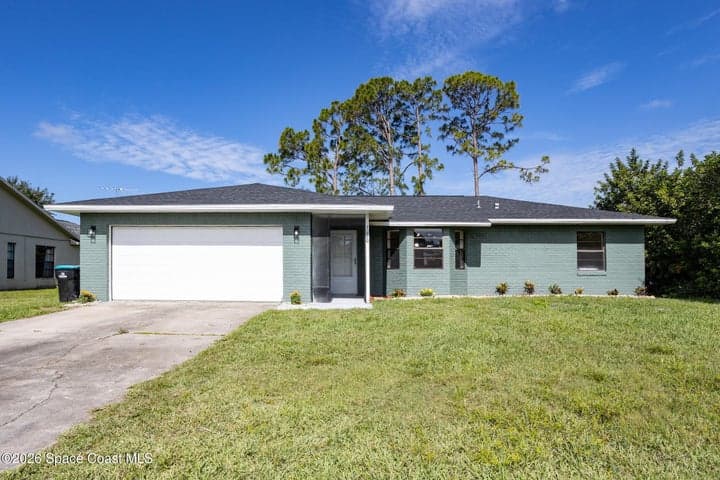 1020 Lee Avenue NW, Palm Bay, FL 32907