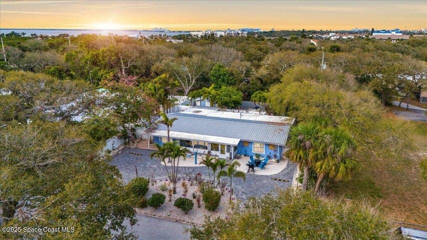 126 W Alachua Lane, Cocoa Beach, FL 32931