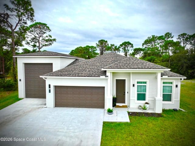 105 Delia Avenue NW, Palm Bay, FL 32907