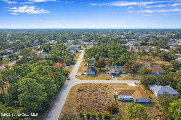 1085 Tahiti Avenue SE, Palm Bay, FL 32909