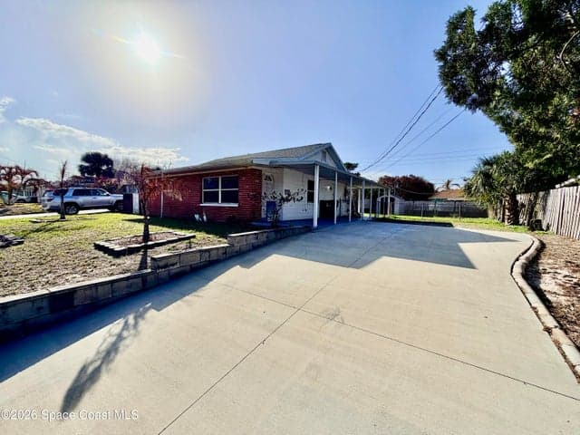 549 Poinciana Drive, Melbourne, FL 32935 — photo 4