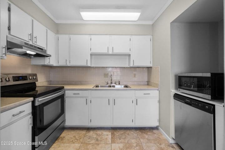 145 E Colonial Court #D, Indian Harbour Beach, FL 32937 — photo 3