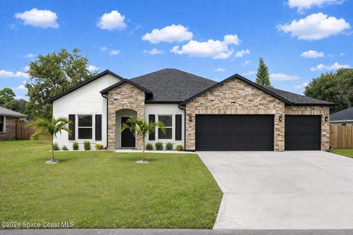 189 Tudor Road SW, Palm Bay, FL 32908