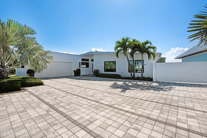 93 W Bay Drive, Cocoa Beach, FL 32931