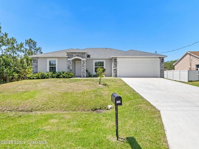 566 Forrest Hills Street SW, Palm Bay, FL 32908