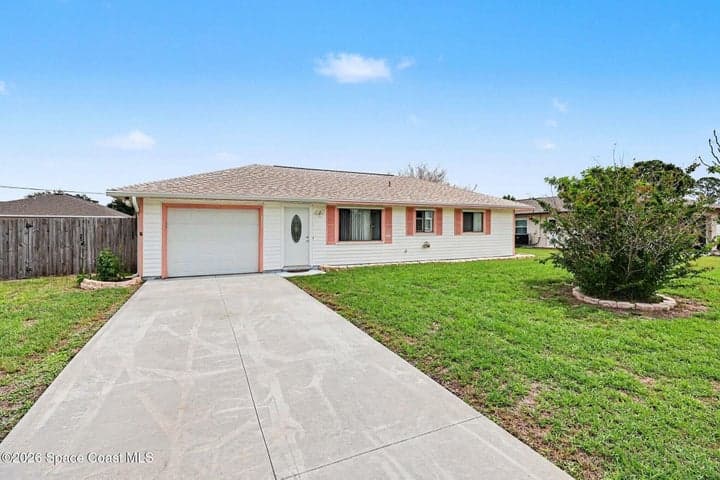 571 Firestone Street NE, Palm Bay, FL 32907