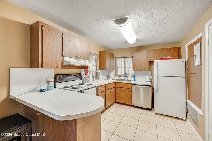 108 E Avenue D E, Melbourne, FL 32901 — photo 13