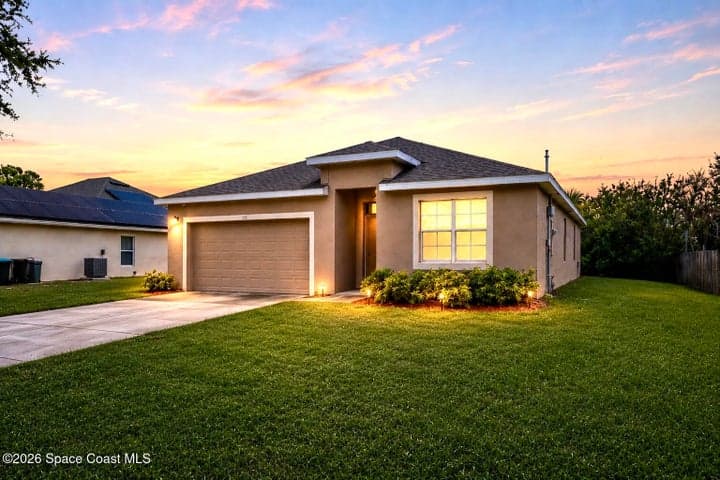 335 Calcutta Avenue NW, Palm Bay, FL 32907