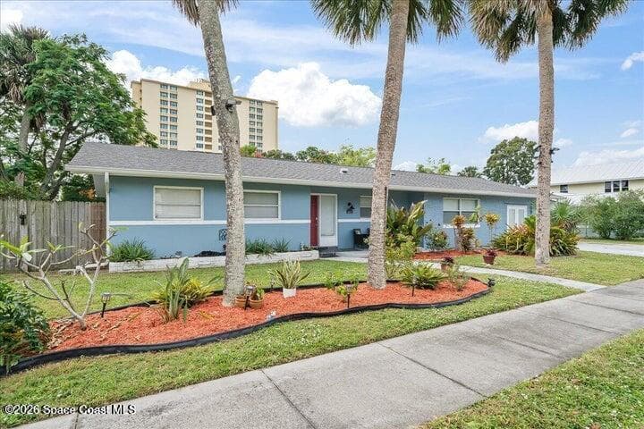 637 E Lincoln Avenue, Melbourne, FL 32901 — photo 2