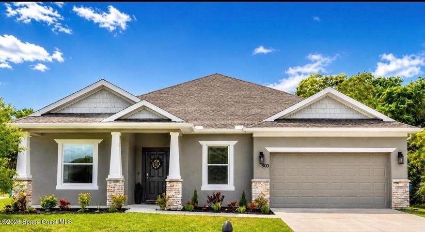 900 Nixon Circle NE, Palm Bay, FL 32907