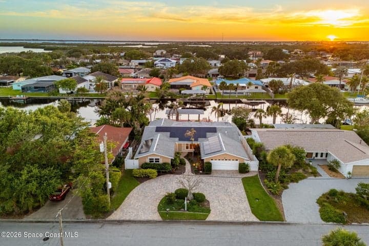 27 Westview Lane, Cocoa Beach, FL 32931