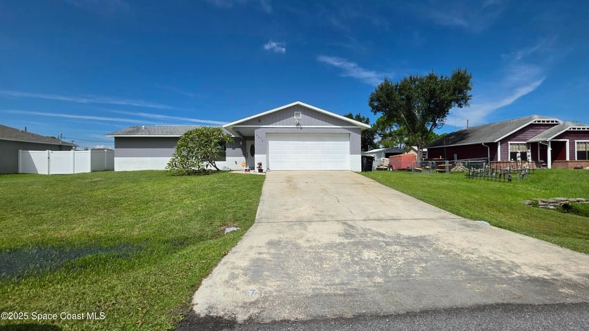 2070 SE Waverly Avenue SE, Palm Bay, FL 32909
