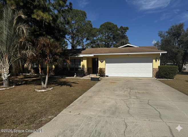 1033 Baysinger Street NW, Palm Bay, FL 32907