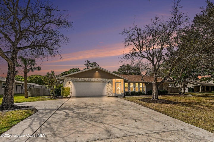 742 Penguin Avenue NE, Palm Bay, FL 32907