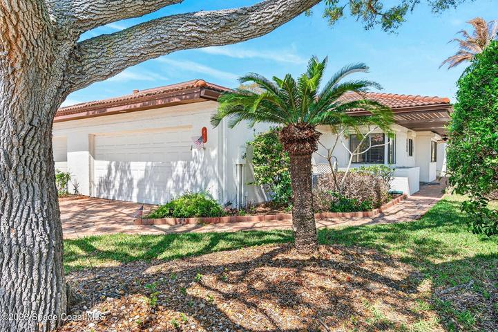 810 Parkside Place #810, Indian Harbour Beach, FL 32937
