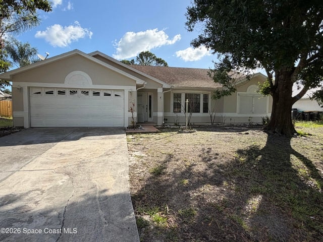 649 Evergreen Street NE, Palm Bay, FL 32907