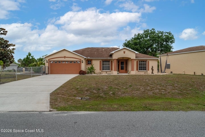 368 Thunderbird Avenue NW, Palm Bay, FL 32907