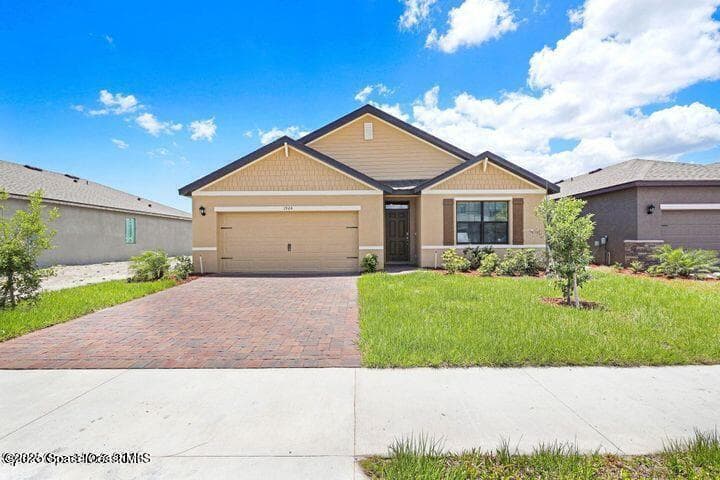 1924 Capital Drive SE, Palm Bay, FL 32909