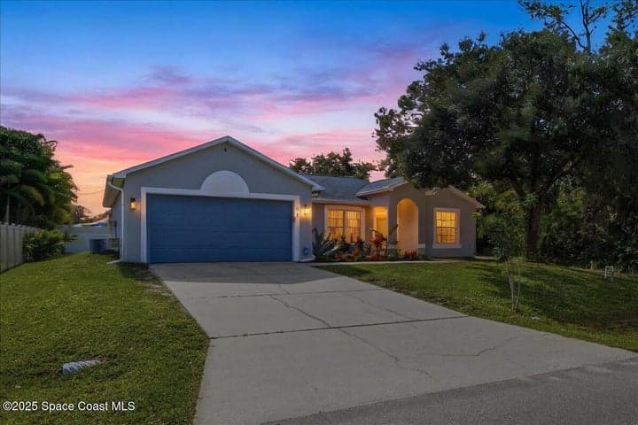 840 Avalon Street SE, Palm Bay, FL 32909