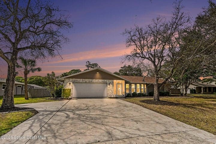 742 Penguin Avenue NE, Palm Bay, FL 32907