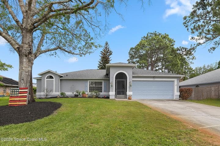 211 Seahorse Circle SE, Palm Bay, FL 32909