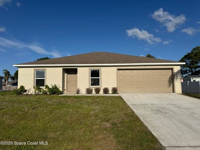 806 Trinidad Avenue SE, Palm Bay, FL 32909