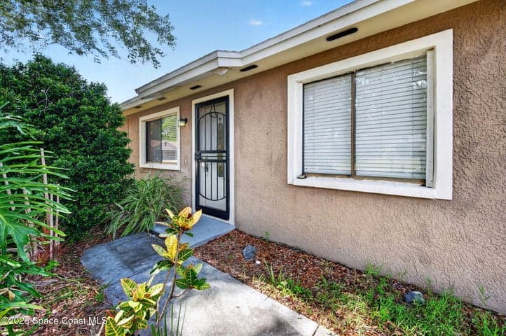959 Sablon Street SE, Palm Bay, FL 32909