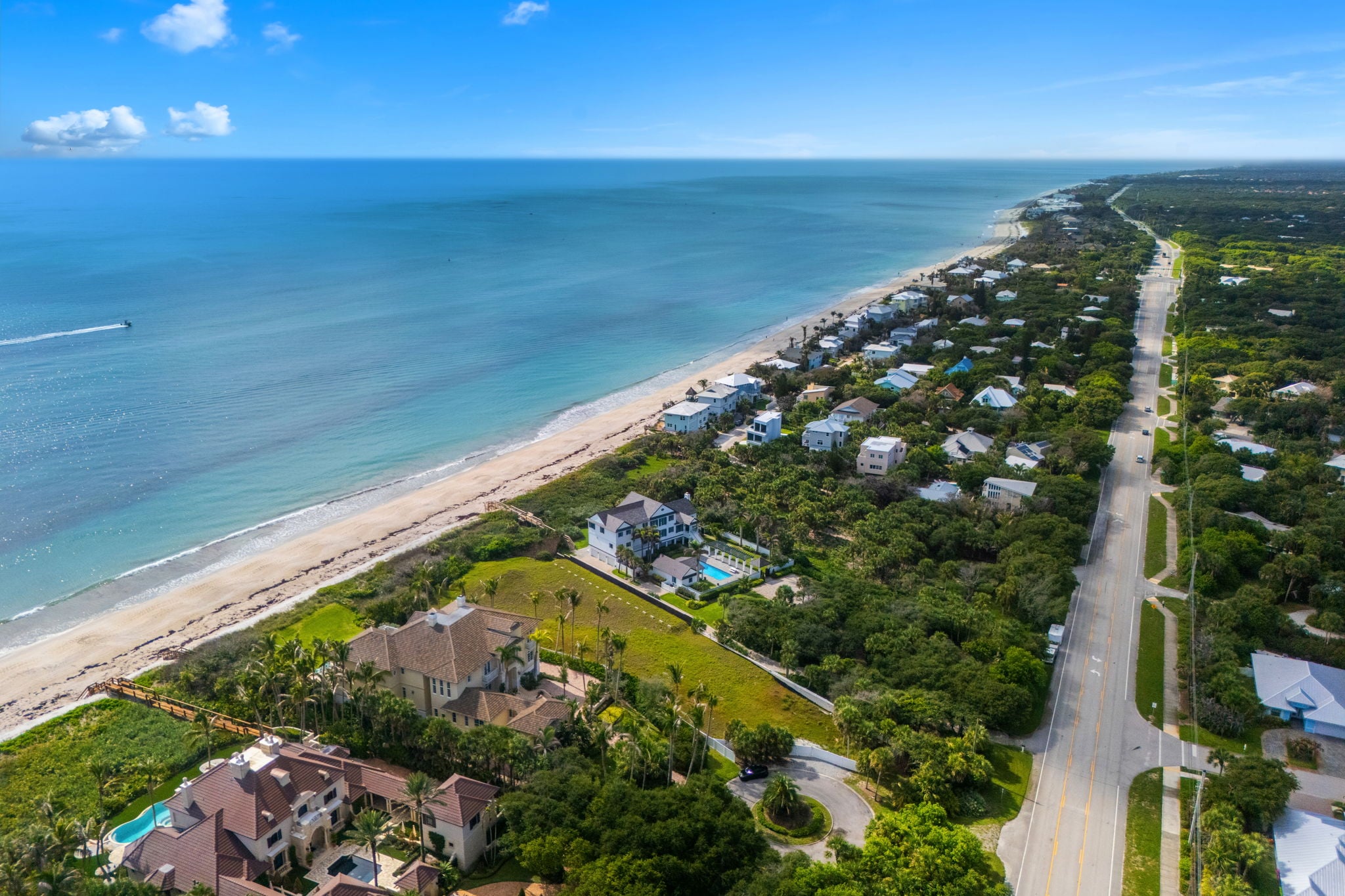 What Makes a True Oceanfront Estate? A Look at the Architecture, Land, and Details That Set Trophy Properties Apart
